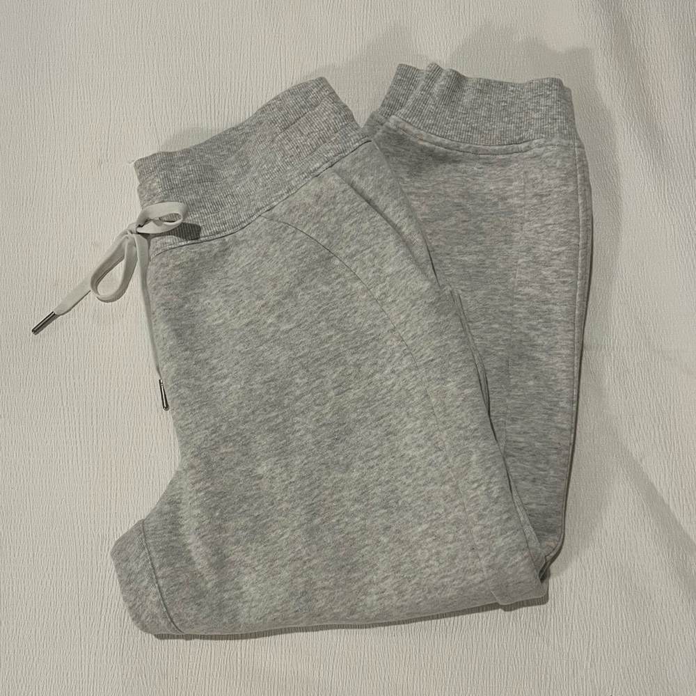 Lululemon Scuba High Rise Cropped Jogger Size 6